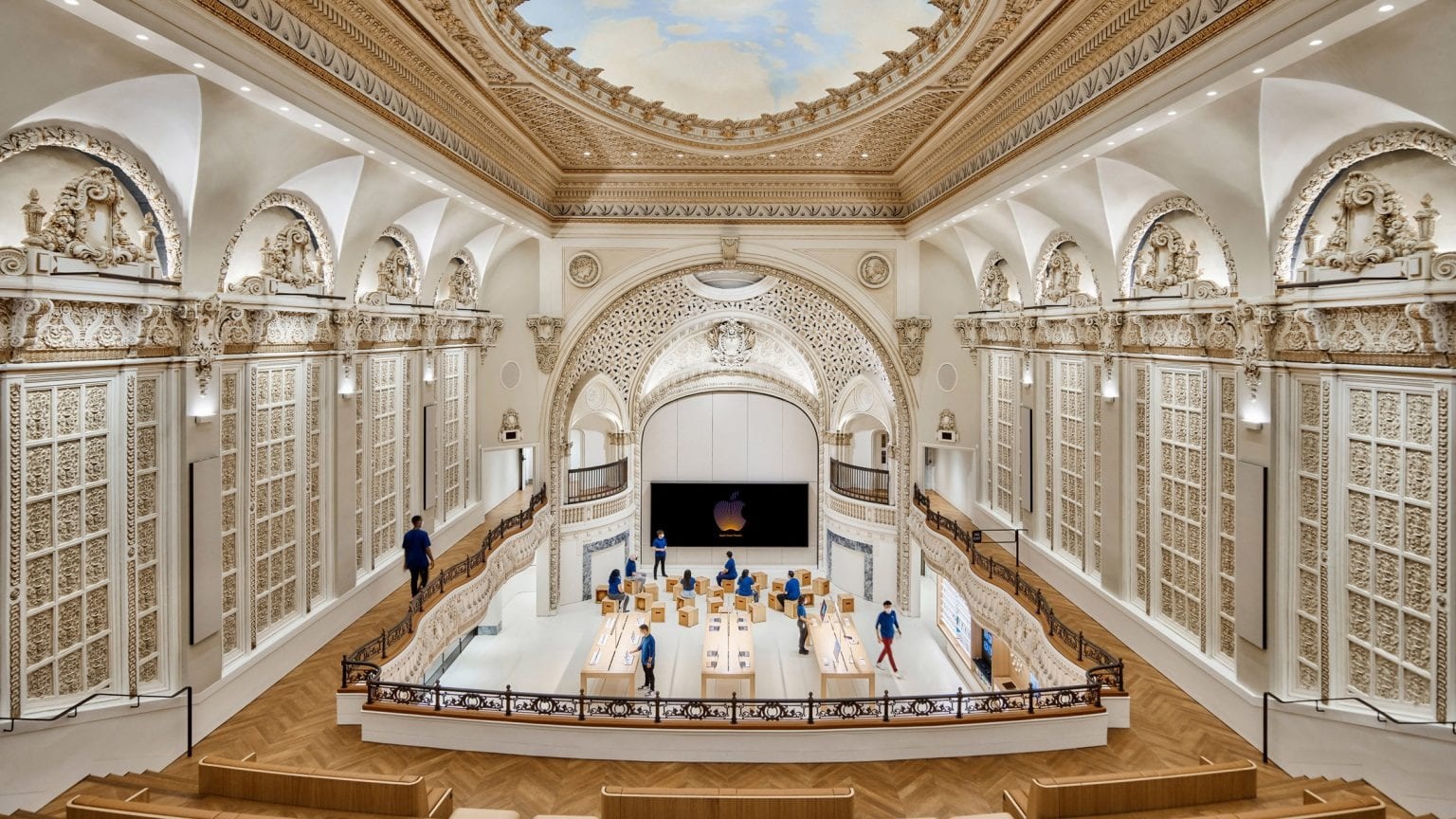 aPPLE STORE BARU, HASIL RESTORASI BIOSKOP BERSEJARAH DI LOS ANGELES