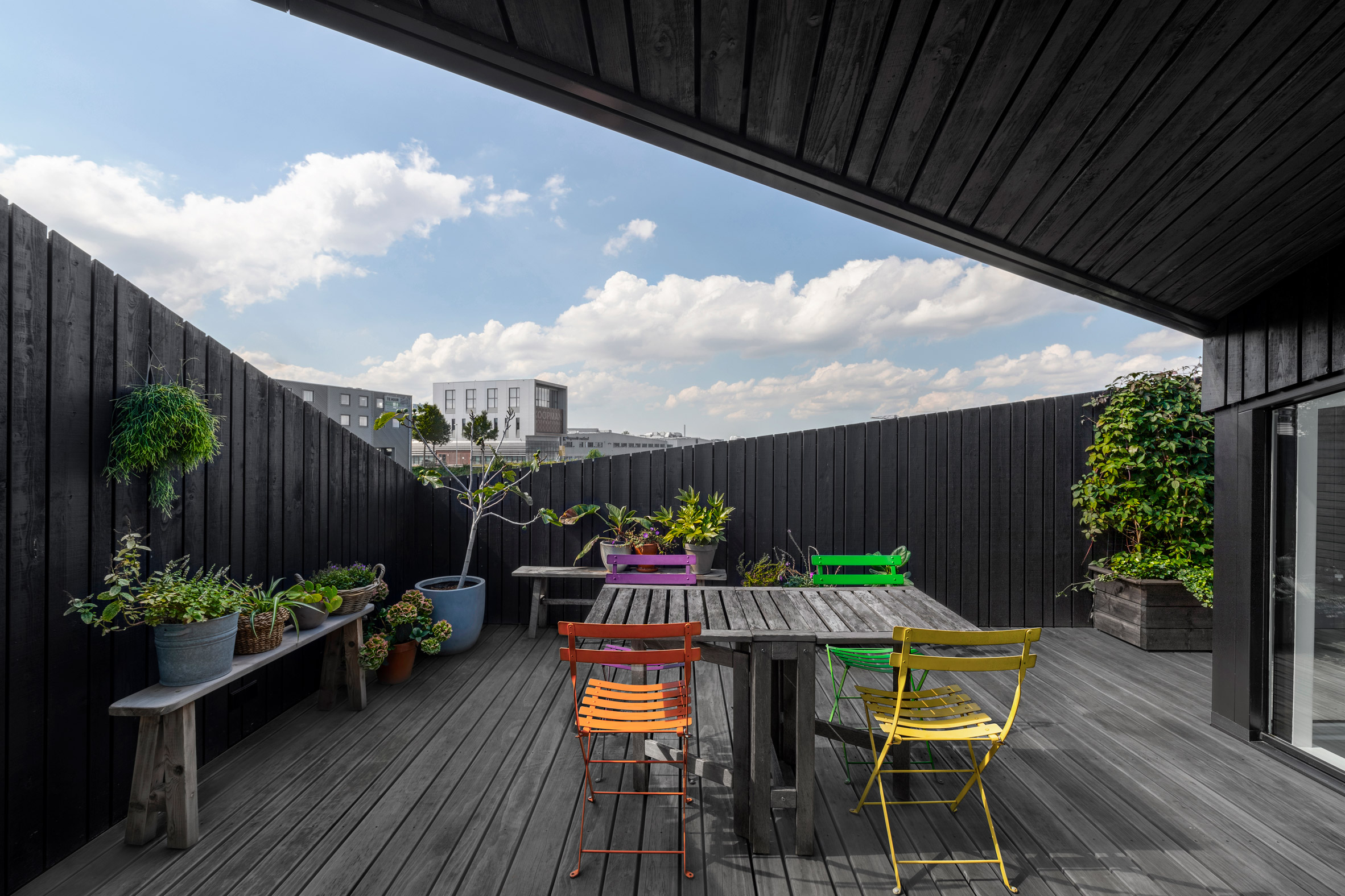 I29 Merancang Rumah Hitam Terapung Di Schoonschip Village, Amsterdam.