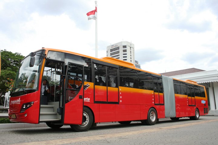 Siapa yang pertama mencetuskan Angkot = Transportasi Massal ??