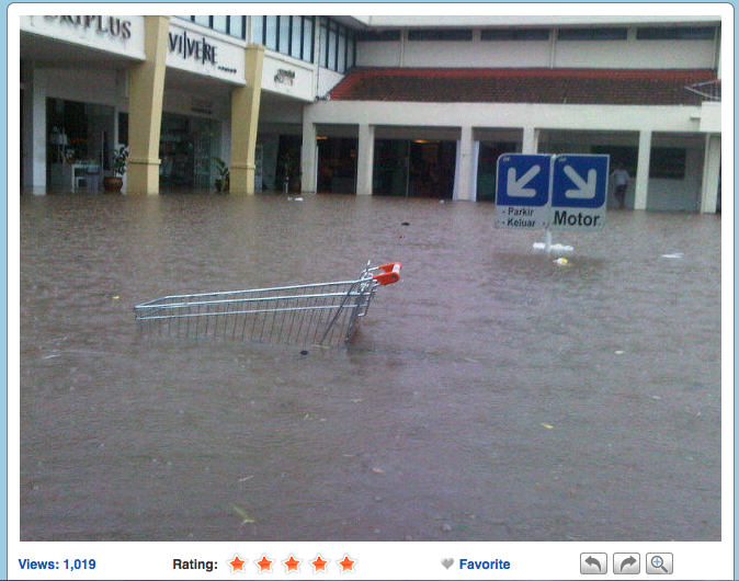 Tak Selamanya Banjir Itu Kelabu