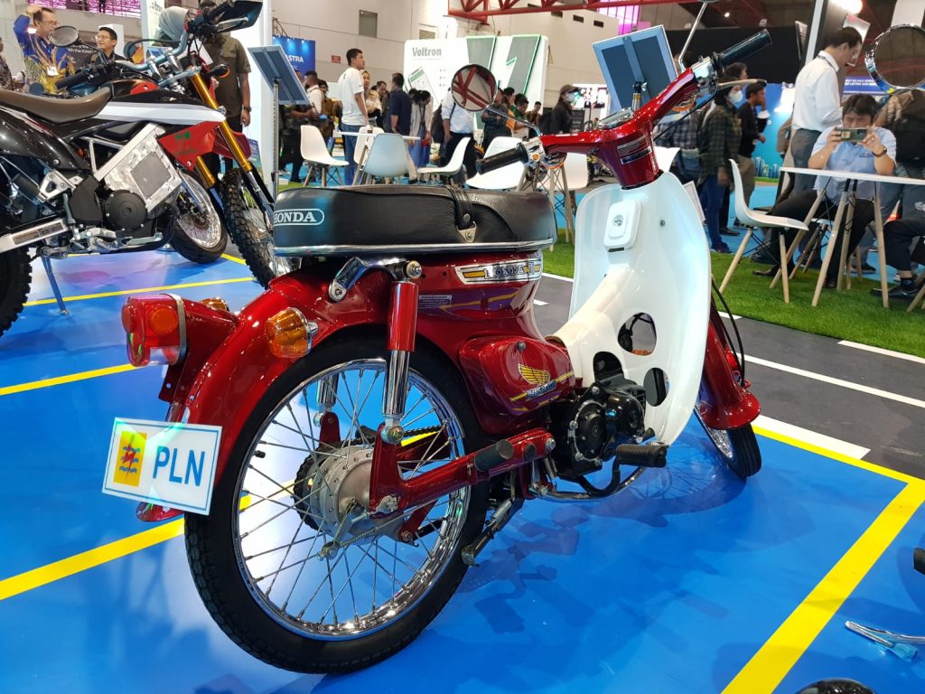 honda-c70-si-pitung-jadi-motor-listrik-di-pev-moeldoko-tanggapi-suara-mesin-hilang