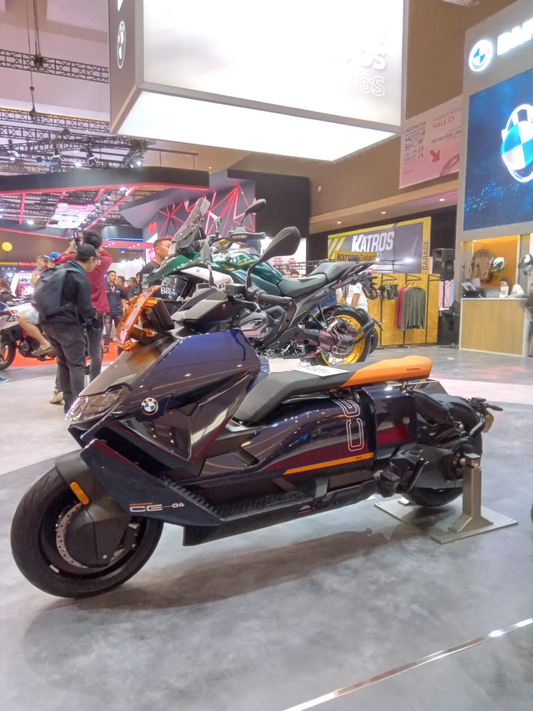 Motor Sultan BMW R1300GS Luncur di IIMS 2024... Bareng Skuter dan 310 Baru