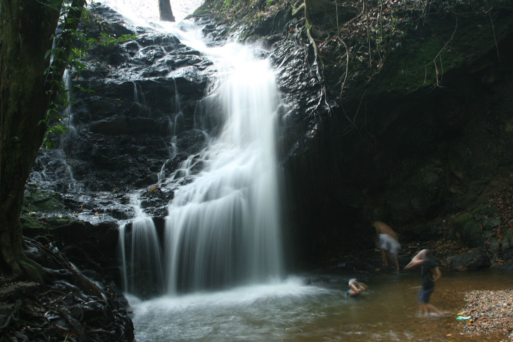 NIH GAN!! JANGAN CUMA KE PASIR PANJANG DOANG: 8 AIR TERJUN DI KALIMANTAN BARAT