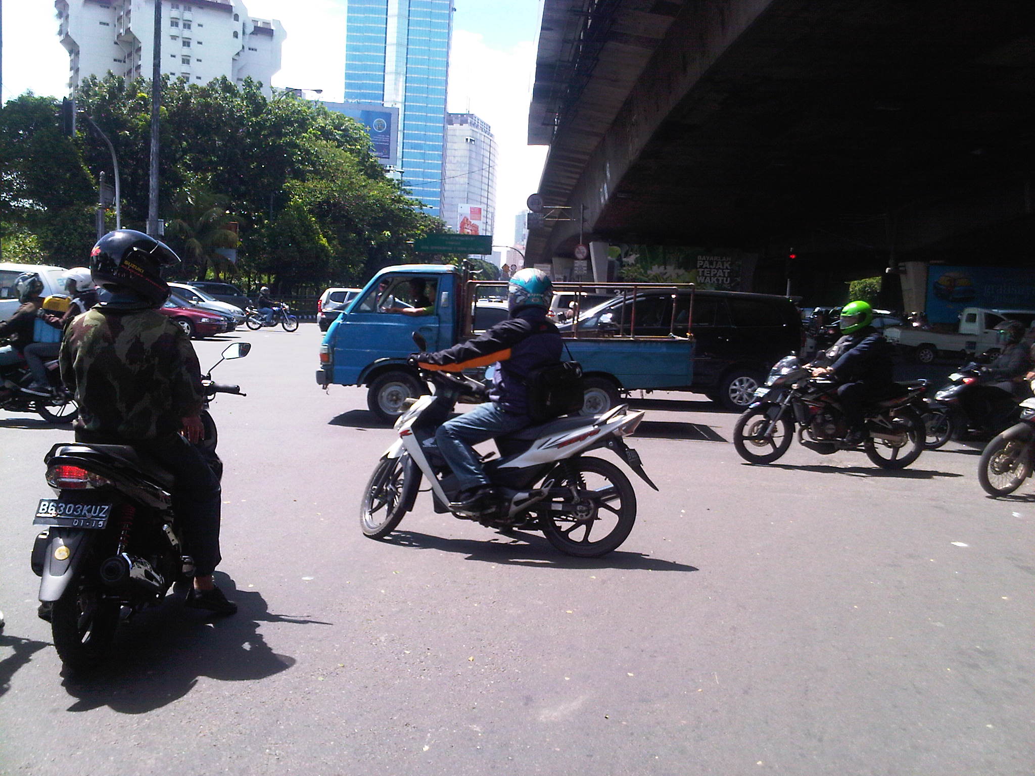 LIARNYA KELAKUAN PARA PENGENDARA SEPEDA MOTOR DI JAKARTA