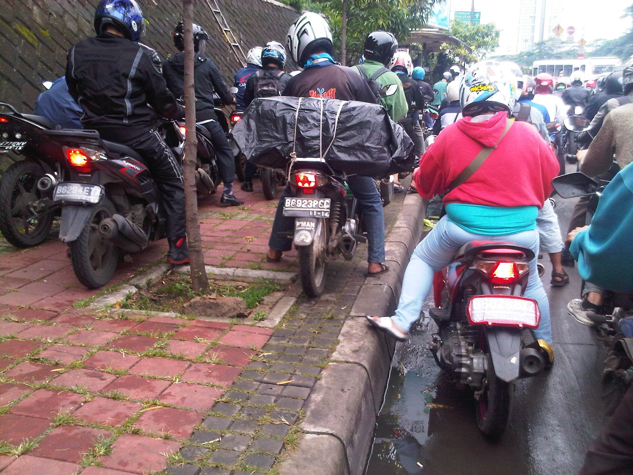 Foto-foto Trotoar Terbersih Di Indonesia