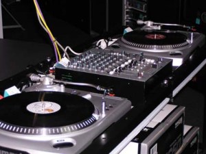 Evolusi Alat Alat DJ