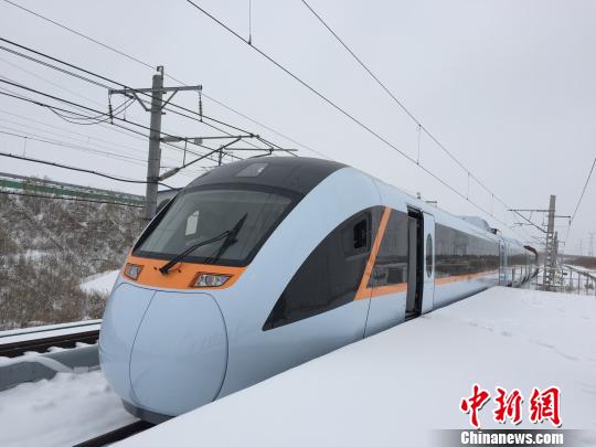 tiongkok-persiapkan-uji-coba-kereta-hybrid-perdananya