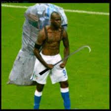 &#91;Pict lengkap&#93; Balotelli GOKIL!