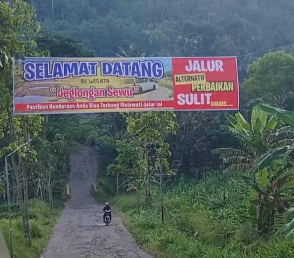 Jokowi Cek Perbaikan Jalanan Rusak Viral Kawasan Wisata Jeglongan Seribu Jawa Tengah