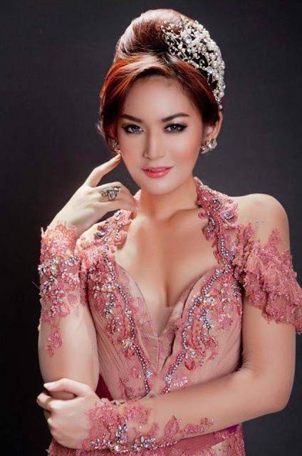 Kebaya, Icon Fashion Modern Wanita Indonesia