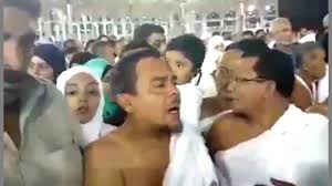 foto-dan-video-jokowi-masuk-kabah-dan-dikawal-laskar-masjidil-haram-saat-umroh