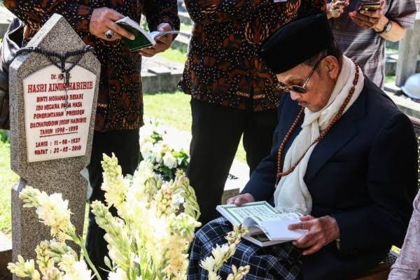 melihat kembali cinta sejati Habibie dan Ainun