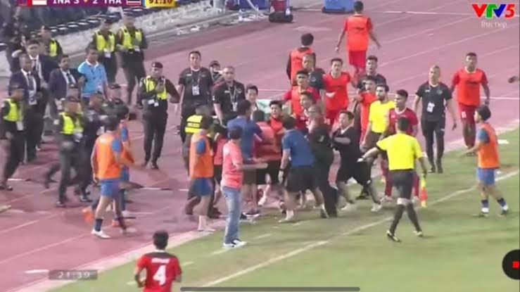 Baku Pukul Pemain Indonesia vs Thailand, Banjir Kartu Merah