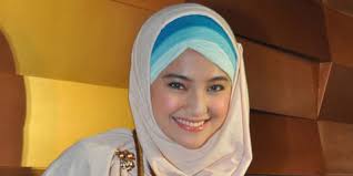 [hiburan lawas + pic] Ibunda Marshanda: Chacha Gampang Dipengaruhi Orang 
