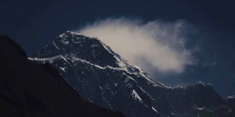 Mendaki Everest Membawa 3 Dosa