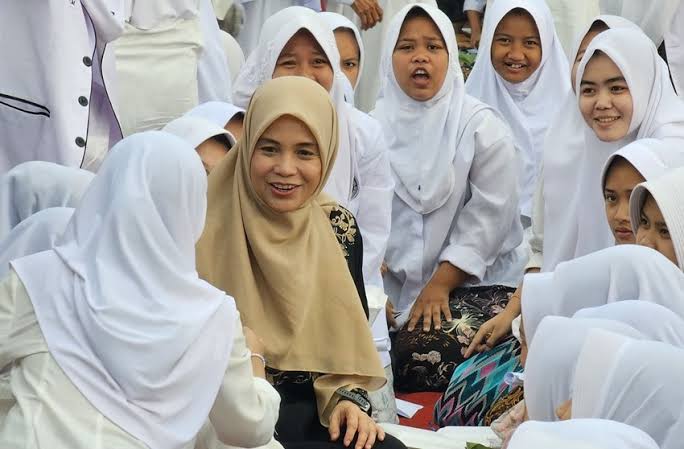PDIP Pede Menang di Jateng, Siti Atikoh Istri Ganjar Puncaki Elektabilitas Cawagub
