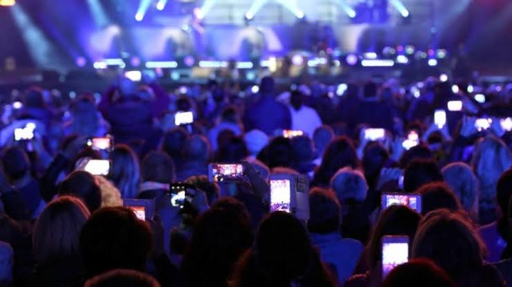 Kelakuan Norak Orang Indo di Setiap Konser