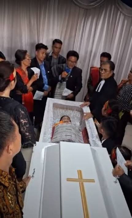 Viral, Pendeta di Bekasi Tolak Kuburkan karena Keluarga Memasukkan Tas ke Peti