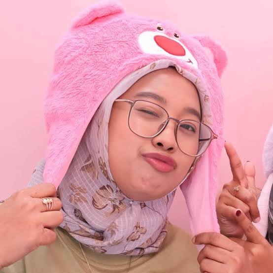 Ingatkan Konsumen Soal Produk Boikot, Food Vlogger Mitra Madjid Diserbu Warganet!