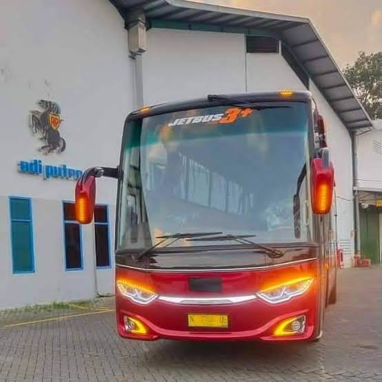 Kembalinya Trend Bus dengan Desain Kaca Depan Tunggal (Single Glass)