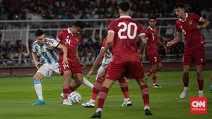 Bertukar Jersey dengan Pemain Timnas Argentina Cristian Romero, Elkan Baggot