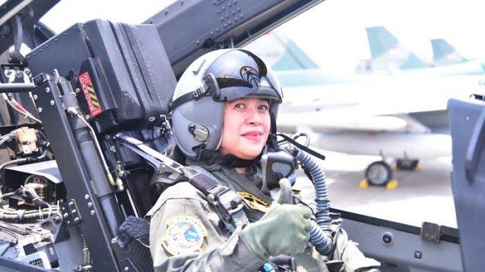 Puan Jajal Jet Tempur TNI AU dan Peroleh Wing Kehormatan