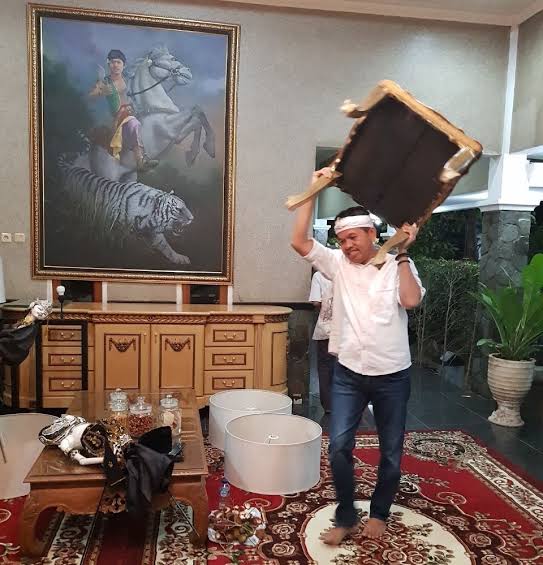 mengapa-sarung-sampai-celana-cingkrang-cocok-untuk-seragam-pns