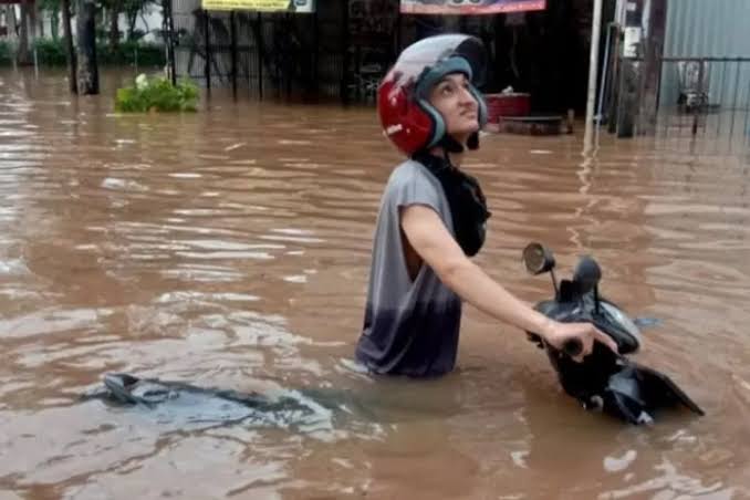 Banjir Rob Putuskan Jembatan di Dukuh Timbulsloko, Warga Butuh Bantuan
