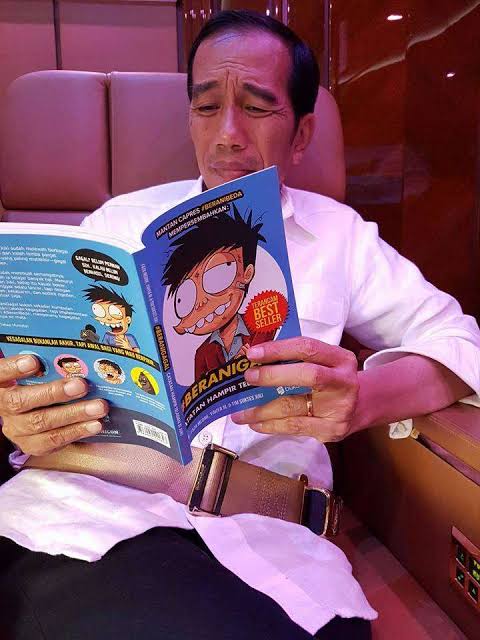 Hasto: Buku &#039;Merahnya Ajaran Bung Karno&#039; Telat,Jokowi Nggak Sempat Baca