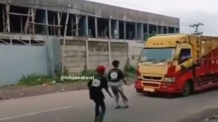 Kok Bisa ya Konten Cegat Truk Terus Bermunculan?