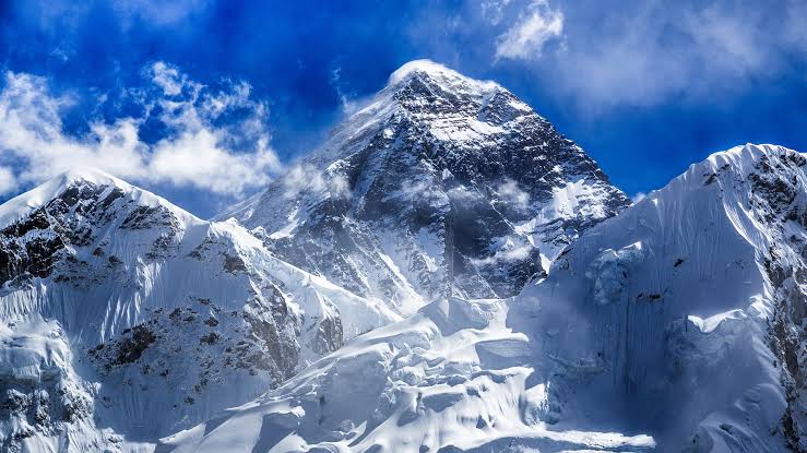 Mendaki Everest Membawa 3 Dosa
