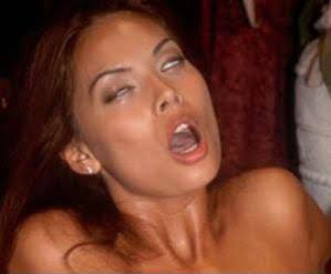 wajib-ht-kenakan-topi-ala-anak-muda-jokowi-turun-ke-sawah-di-karawang