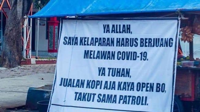 Pasang Bendera Putih di Gerobak, Pedagang: Pemerintah Tahu, Kita Sudah Babak Belur