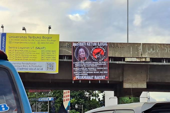 Seluruh Kader PDIP Marah Atas Spanduk Provokatif Serang Megawati 