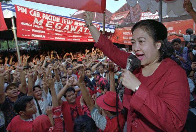Faizal Assegaf Sarankan Megawati Turun ke Jalan Pimpin Jutaan Kader Seret Jokowi