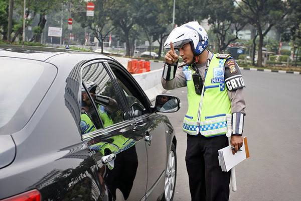 Jabatan = Kekuasaan. Padahal Kekuasaan Tertinggi Seharusnya Di Tangan Rakyat