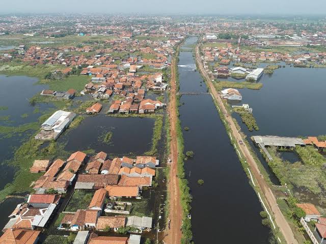 Banjir Rob di Pekalongan Meluas, 89 Orang Mengungsi