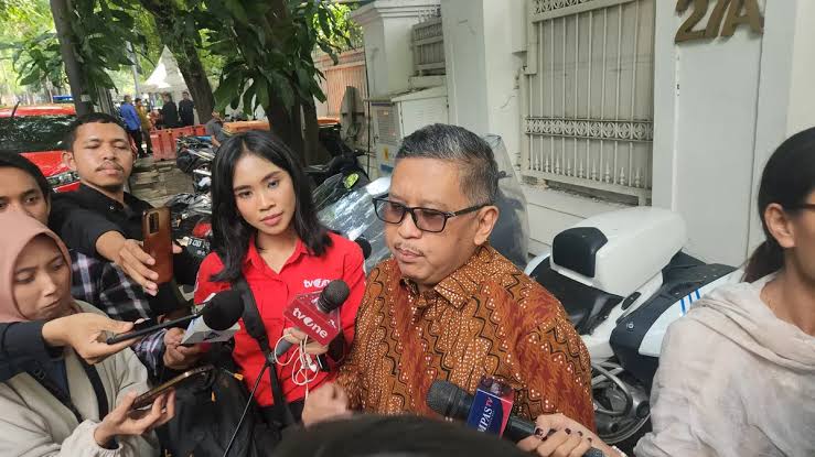 Tak Hadiri Panggilan KPK, Hasto Bantah Terkait Korupsi &amp; Singgung soal Pilpres