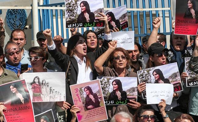 tampilkan-poster-wanita-tak-berhijab-iran-hentikan-paksa-festival-film-wajarkah