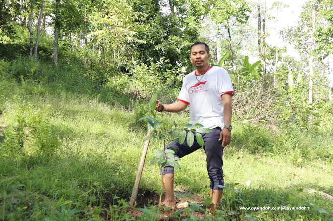 Keberhasilan Ridwan Nojeng Menyulap Tanah Gersang Jadi Surga Wisata Alam