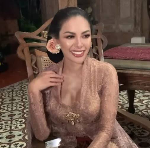 Penampilan Nikita Pakai Kebaya Dinilai Mirip Istri Soekarno: Kayak Ratna Sari Dewi