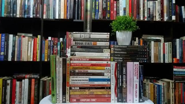 Koleksi Buku, Investasi Sekaligus Hobi
