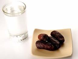 7 Tips Sehat Berbuka Puasa
