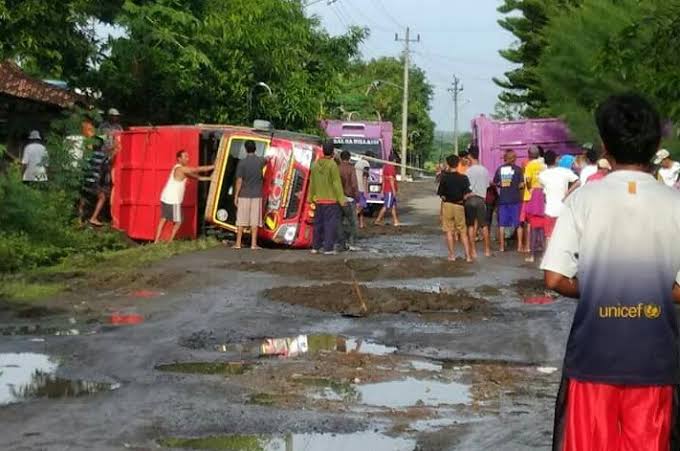 Jokowi Cek Perbaikan Jalanan Rusak Viral Kawasan Wisata Jeglongan Seribu Jawa Tengah