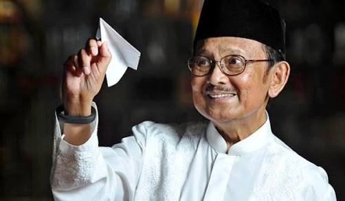 Memori tentang Pak Habibie dari Kacamata Buramku...