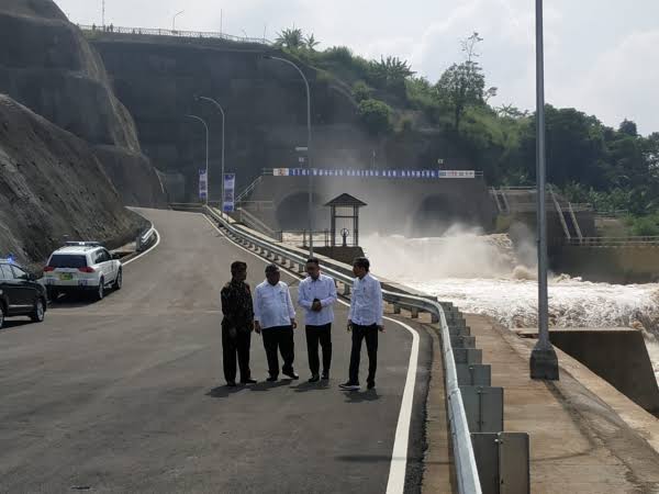 jokowi-resmikan-terowongan-antibanjir-di-bandung