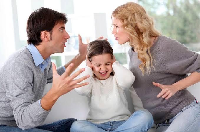 10 Faktor Penting bagi Anak Saat Orang tua di Ambang Perceraian
