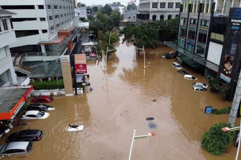 H-1 Jelang Tahun Baru, Banjir Rob Kembali Rendam Muara Angke