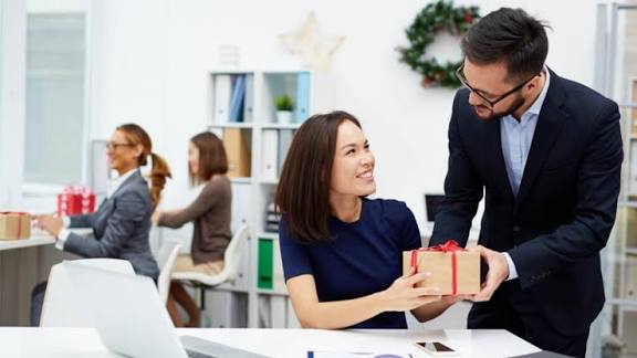 These 8 Characteristics of Office Colleagues Are Toxic, Bro