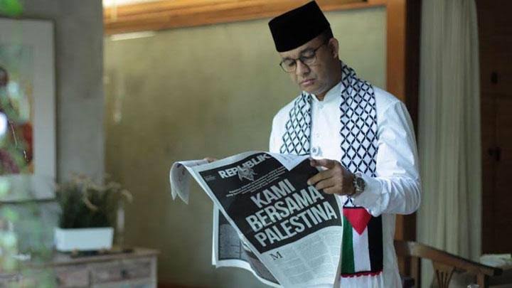 momen-anggota-dpr-ramai-ramai-angkat-poster-dukung-palestina-saat-paripurna